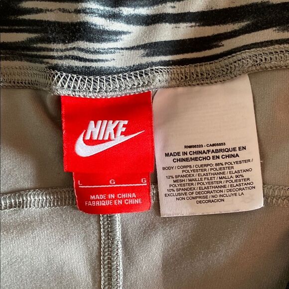Nike Black and White Patterned Leggings Large - Picture 2 of 8